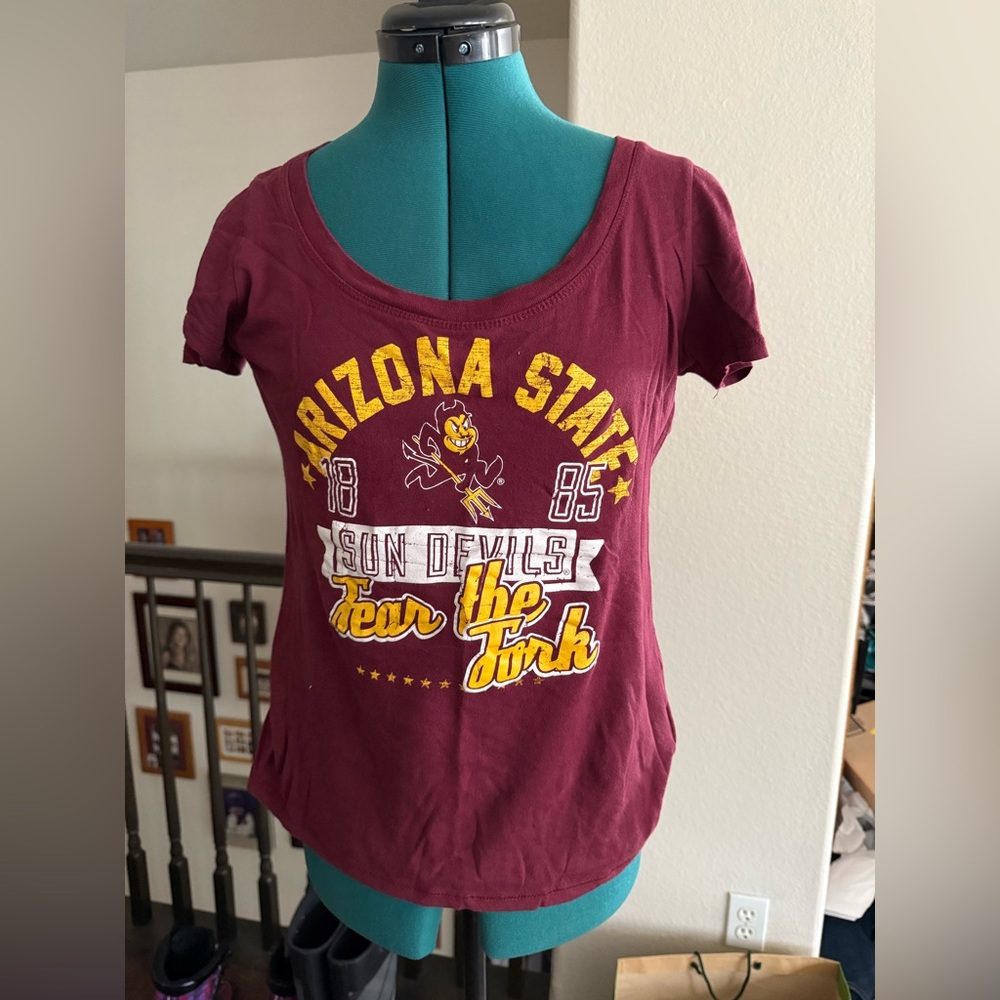 Rivalry threads ASU women’s maroon T-shirt medium, EUC